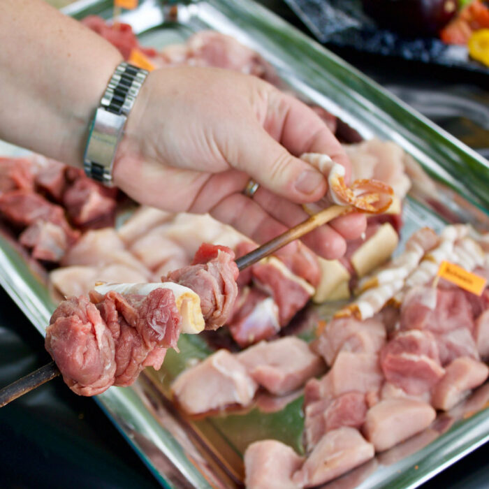 Spiess zubereiten und würzen